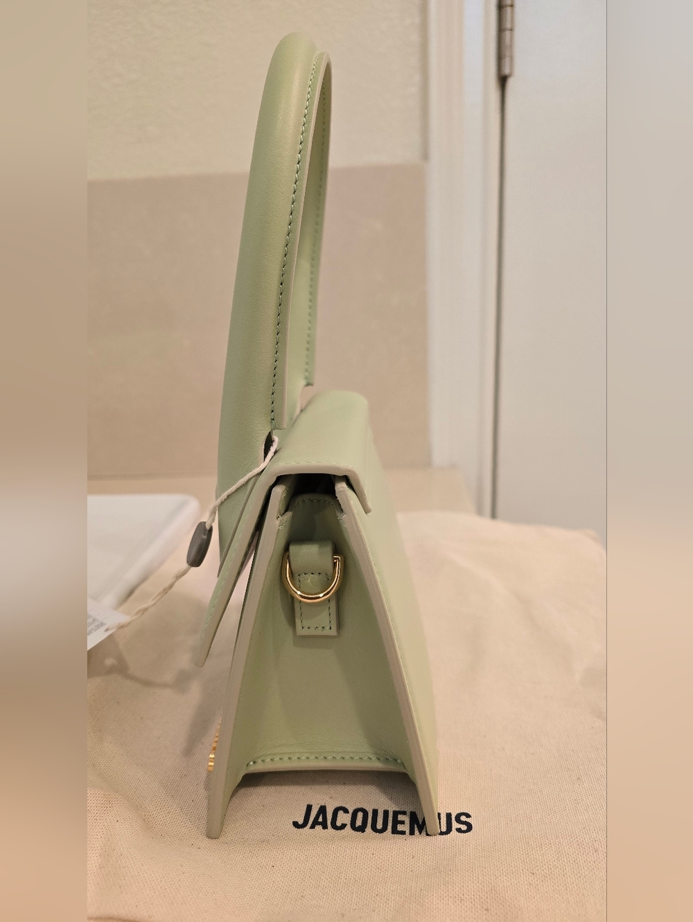 NWT Jacquemus Moyen Top-Handle Bag in Light Sage Green with Gold Logo - Picture 2 of 10